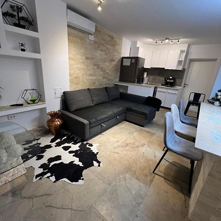 Luxus Cluj Airport Apartments Ngoại thất bức ảnh