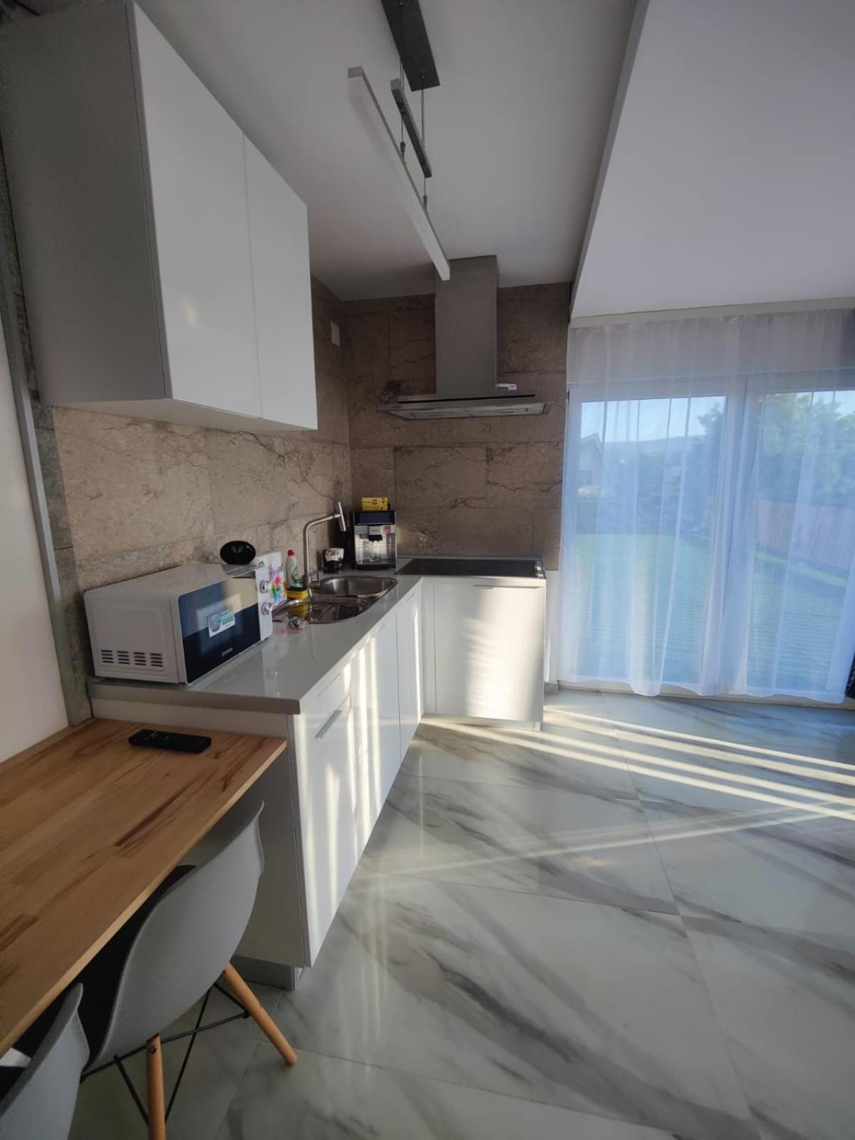 Luxus Cluj Airport Apartments Ngoại thất bức ảnh
