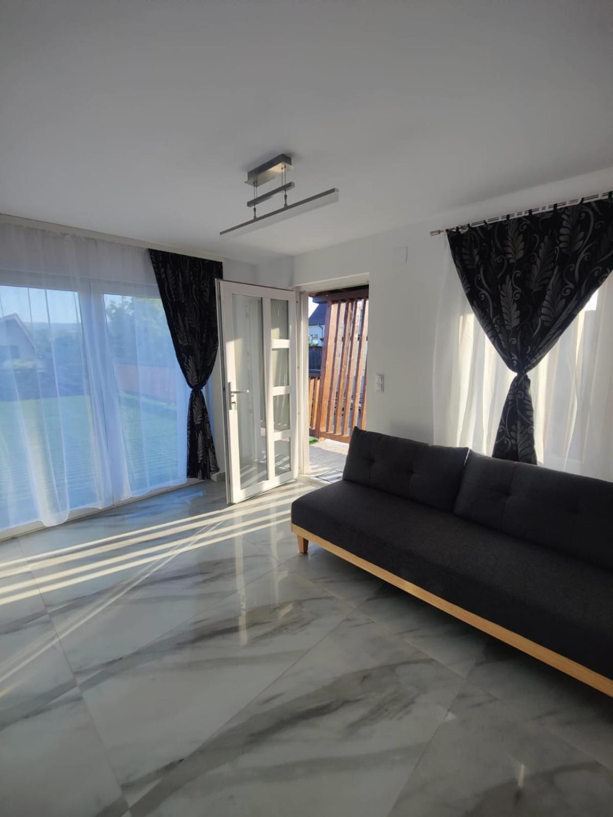 Luxus Cluj Airport Apartments Ngoại thất bức ảnh