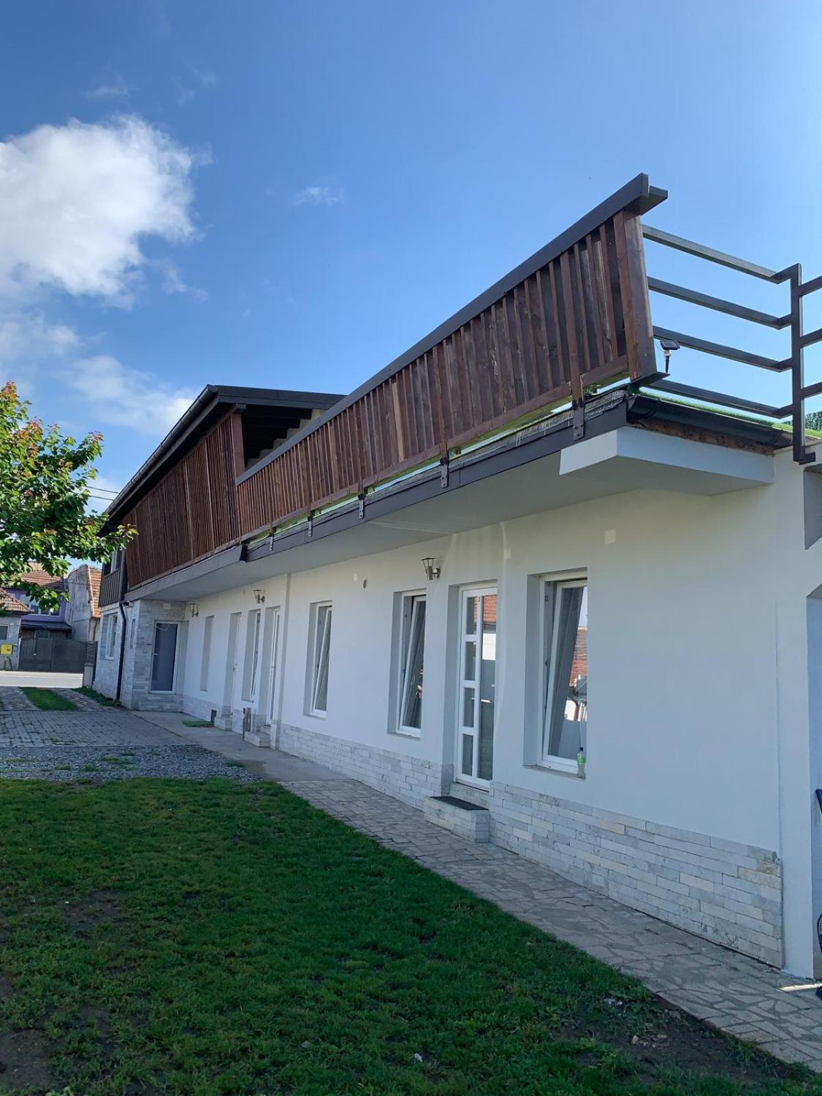 Luxus Cluj Airport Apartments Ngoại thất bức ảnh