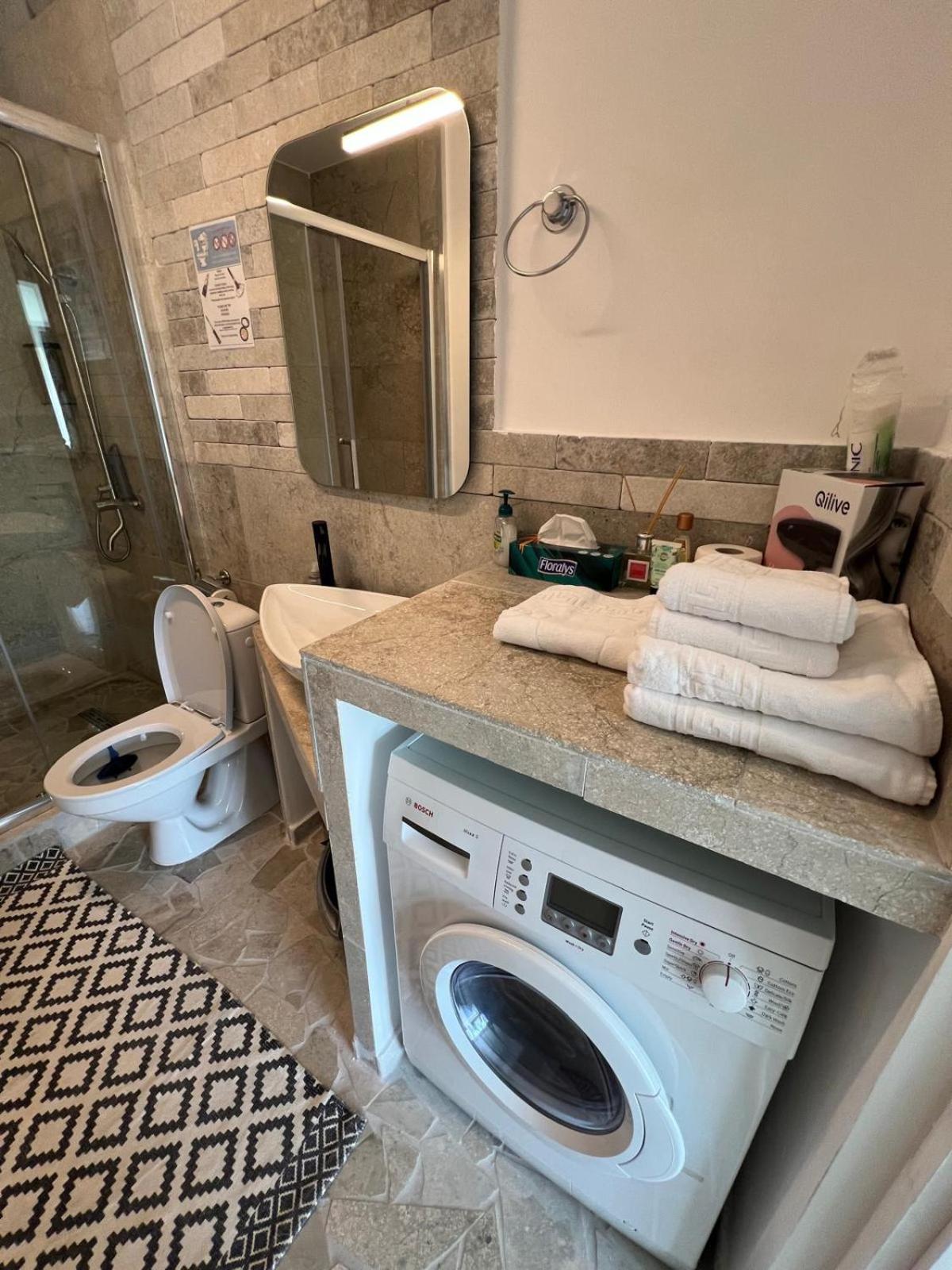 Luxus Cluj Airport Apartments Ngoại thất bức ảnh