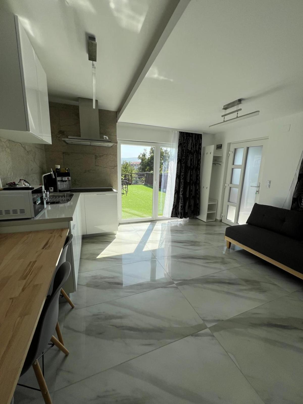 Luxus Cluj Airport Apartments Ngoại thất bức ảnh