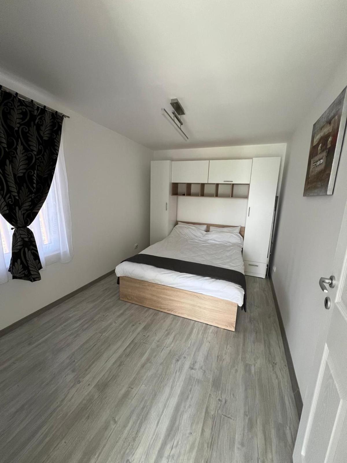 Luxus Cluj Airport Apartments Ngoại thất bức ảnh
