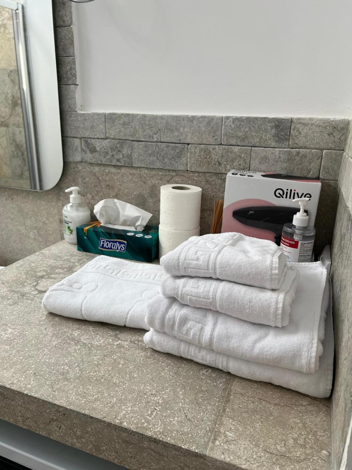 Luxus Cluj Airport Apartments Ngoại thất bức ảnh