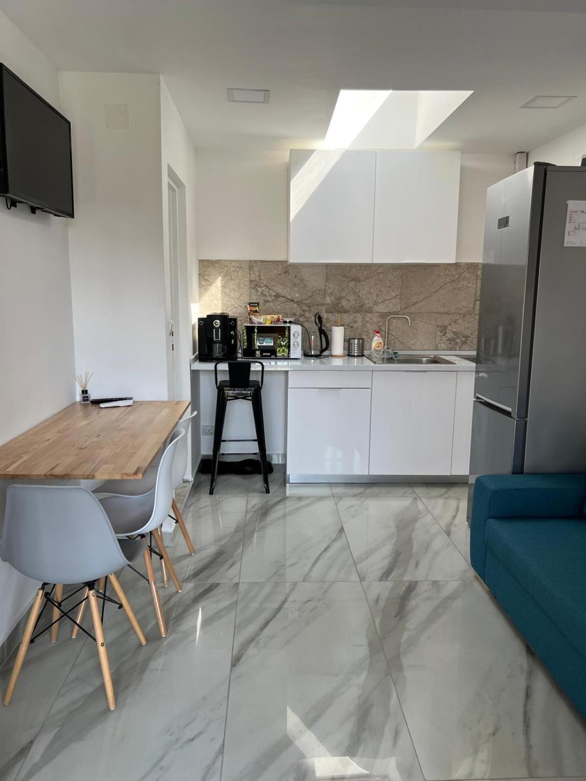 Luxus Cluj Airport Apartments Ngoại thất bức ảnh