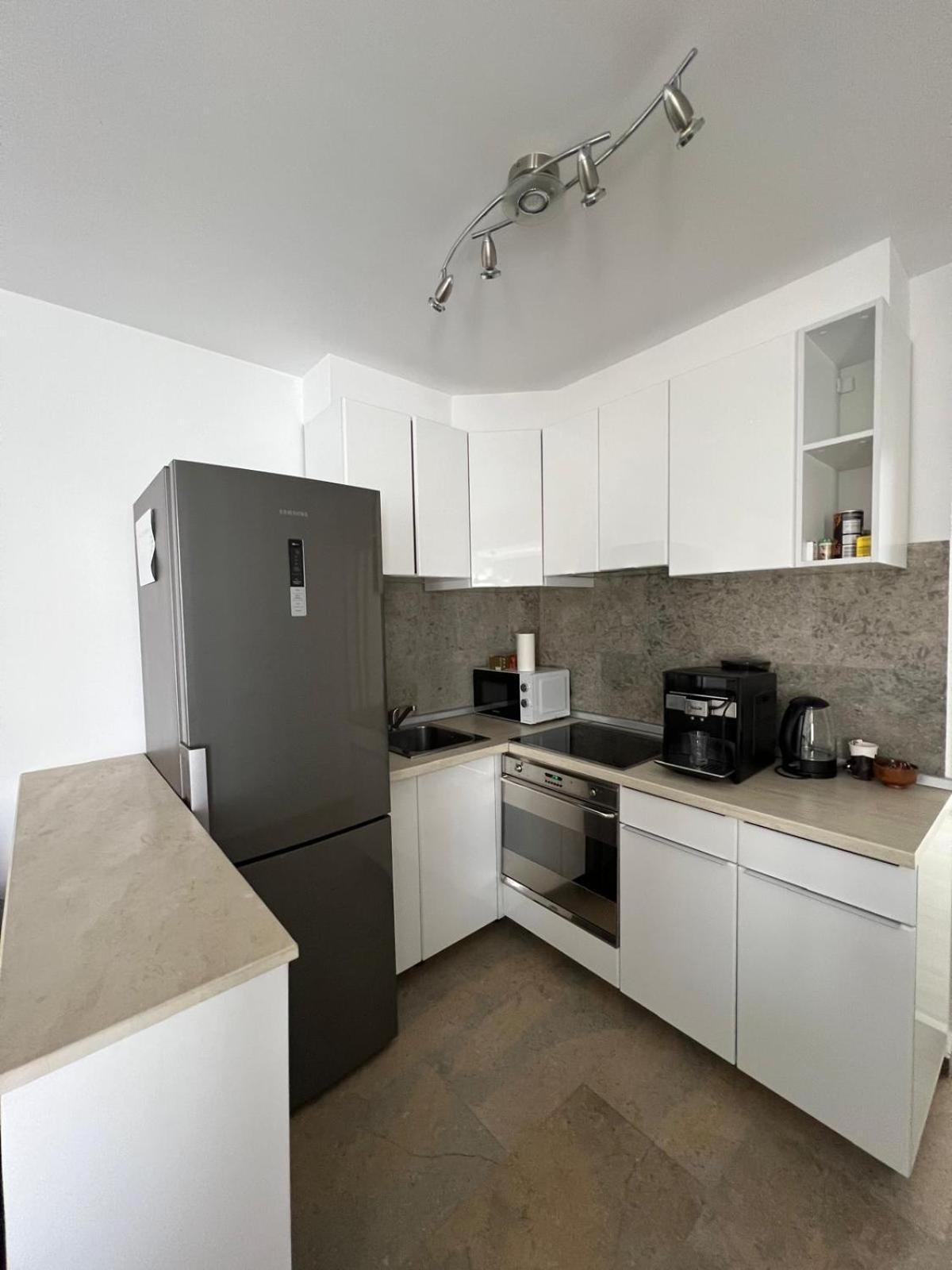 Luxus Cluj Airport Apartments Ngoại thất bức ảnh