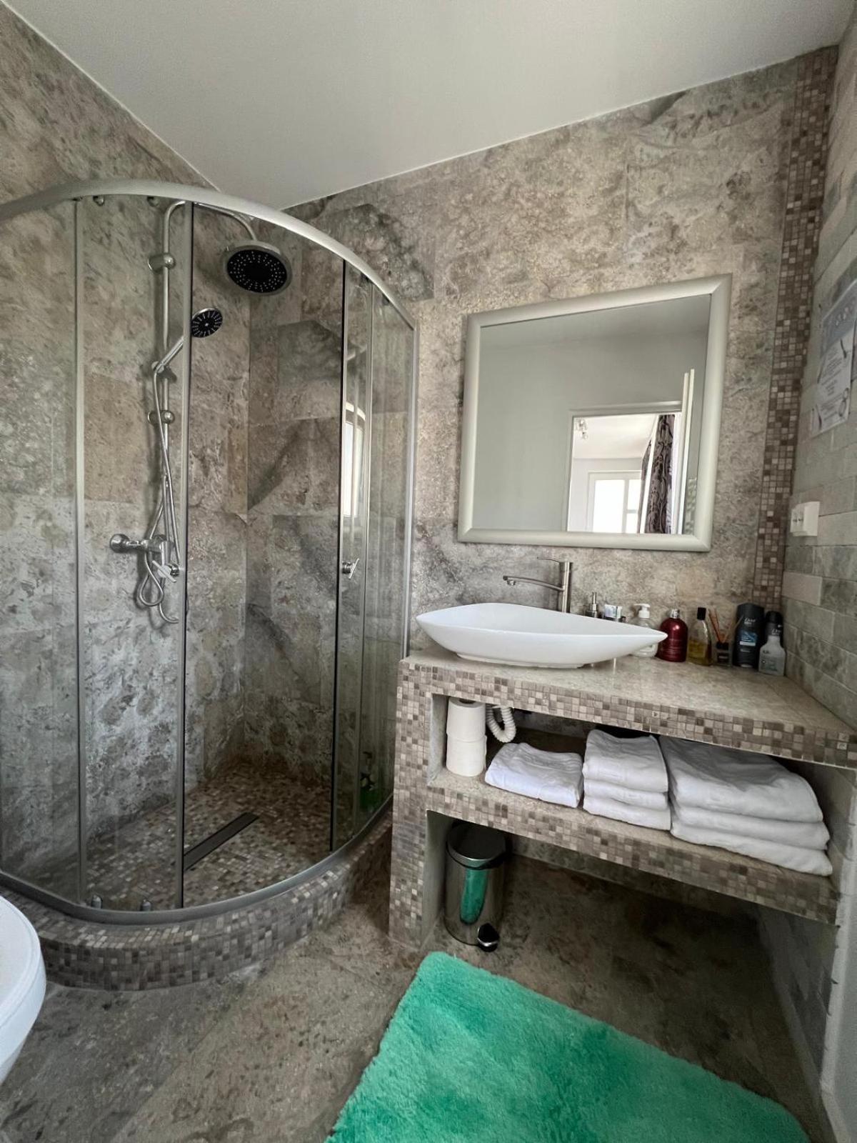 Luxus Cluj Airport Apartments Ngoại thất bức ảnh