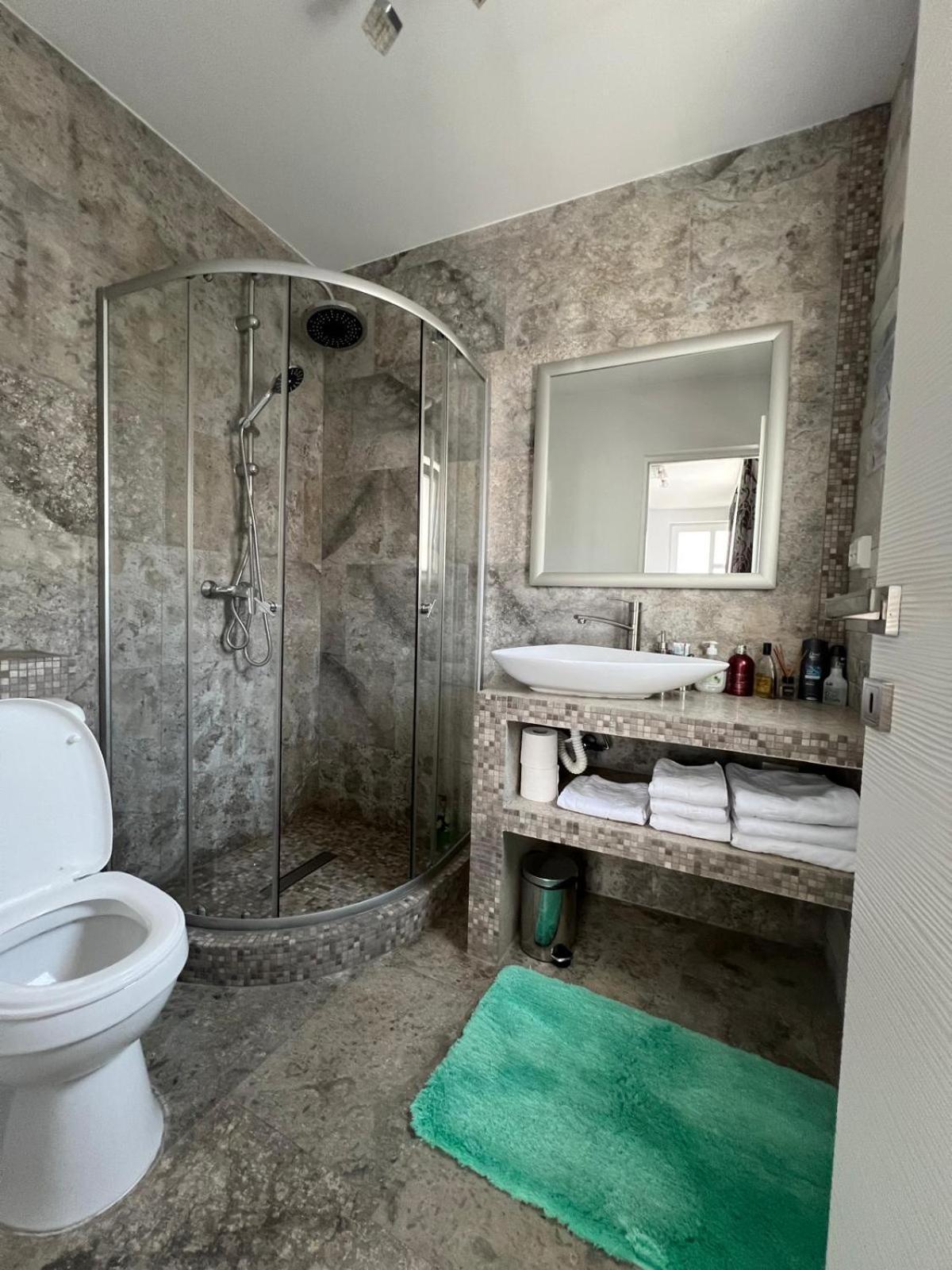 Luxus Cluj Airport Apartments Ngoại thất bức ảnh