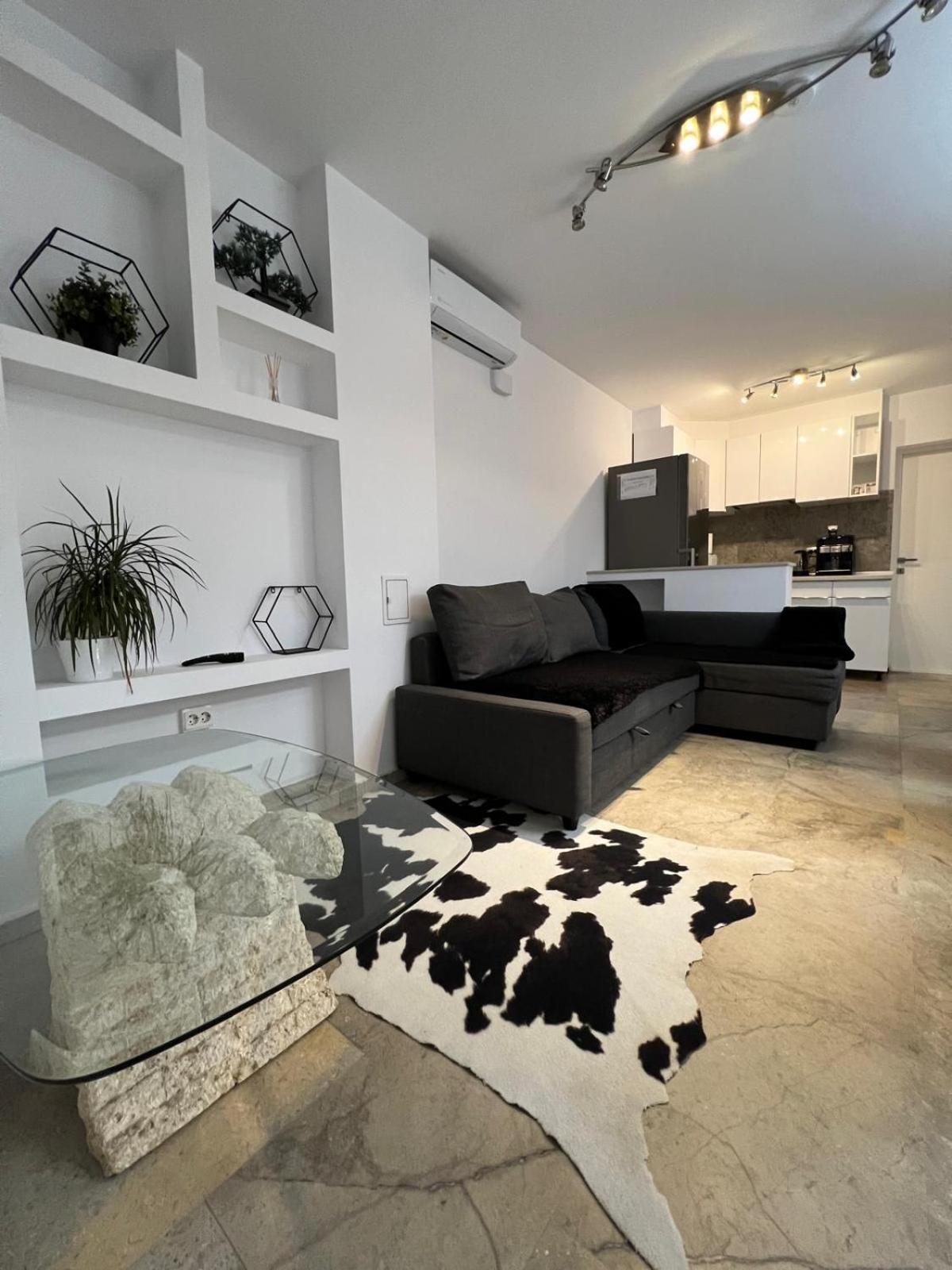Luxus Cluj Airport Apartments Ngoại thất bức ảnh