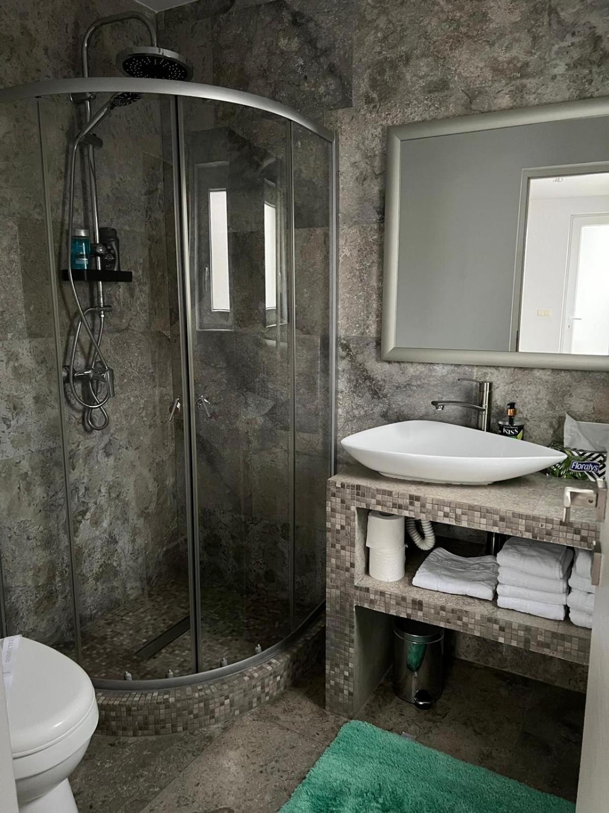 Luxus Cluj Airport Apartments Ngoại thất bức ảnh