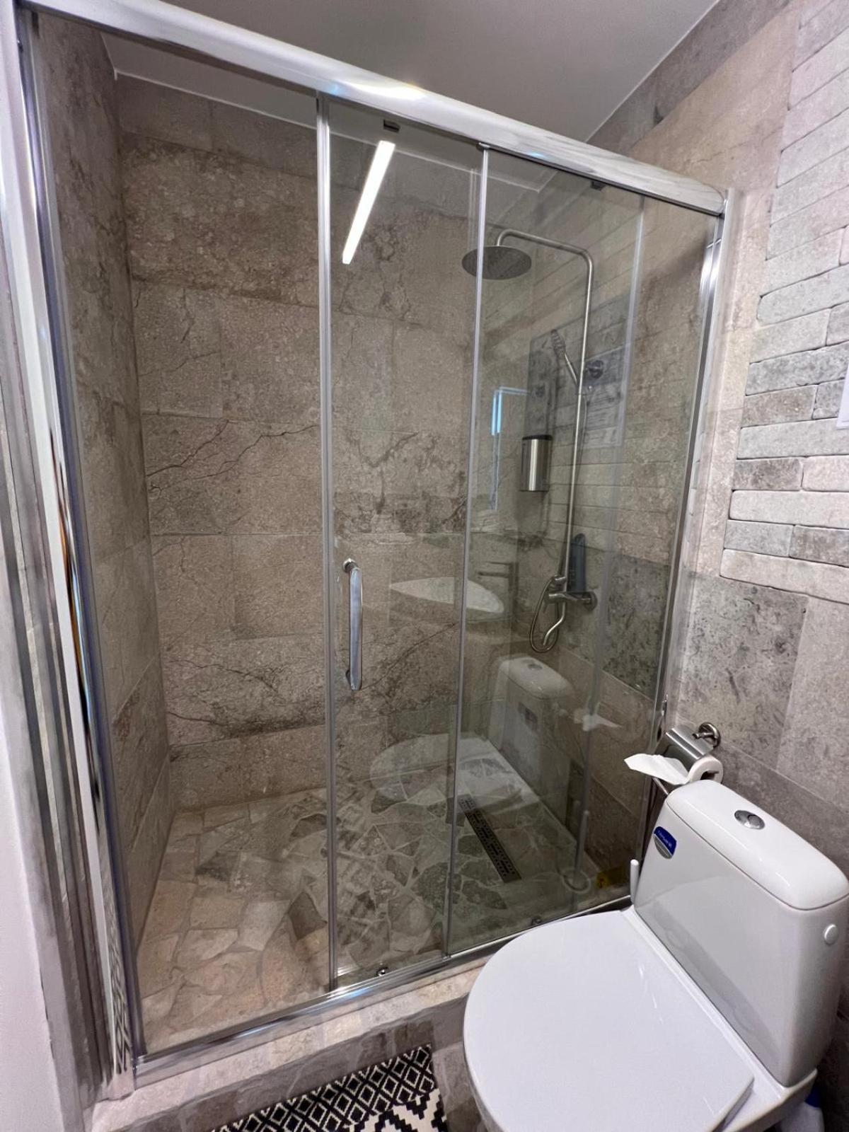 Luxus Cluj Airport Apartments Ngoại thất bức ảnh