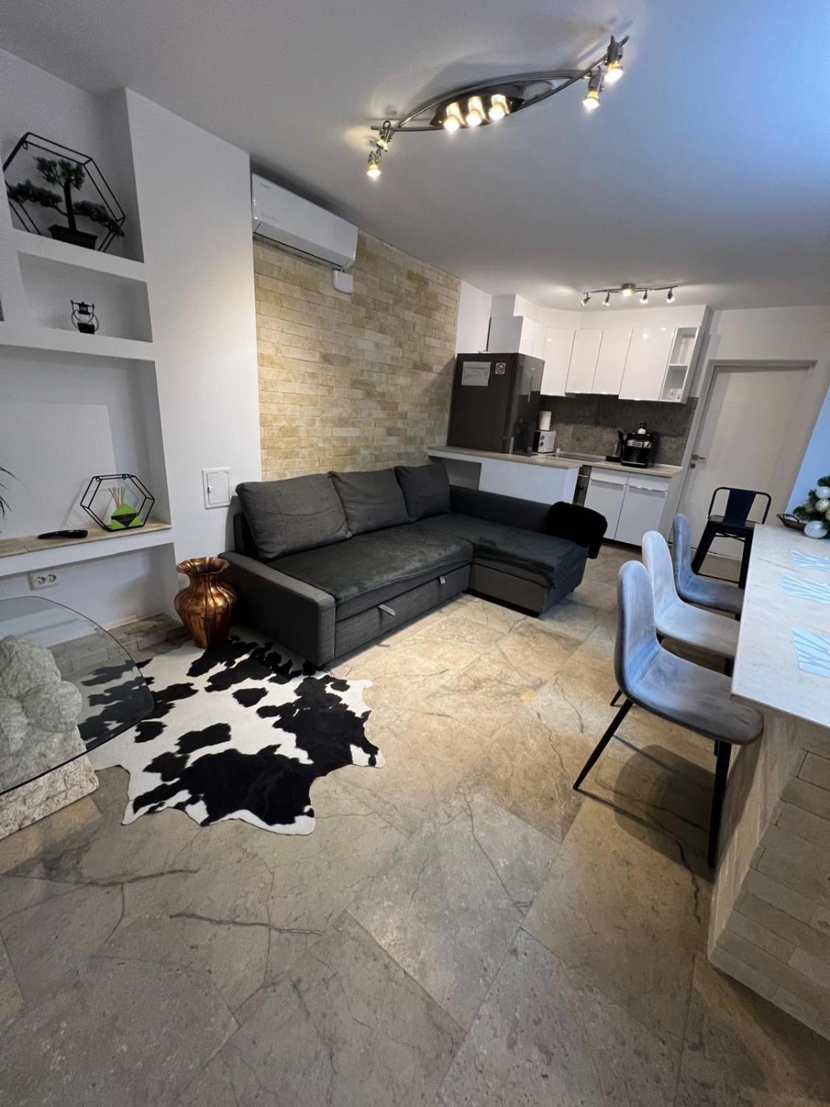 Luxus Cluj Airport Apartments Ngoại thất bức ảnh